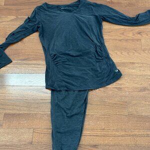 GAP maternity workout clothes
